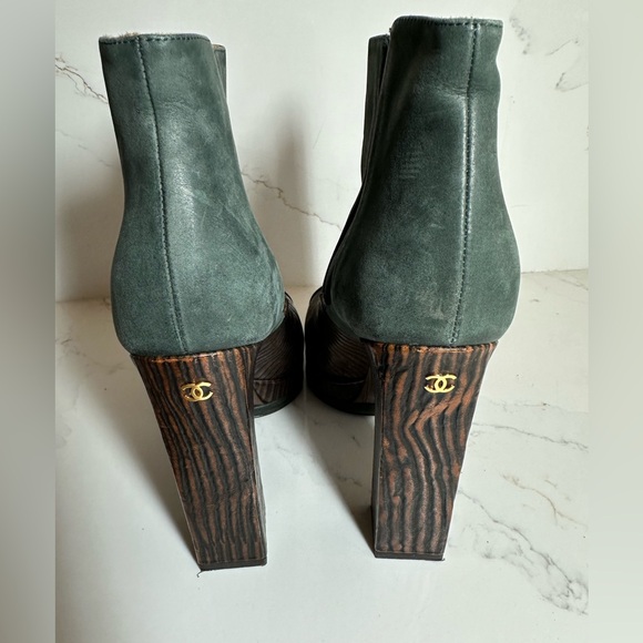 Chanel Interlocking CC Chelsea Boots - Picture 4 of 9